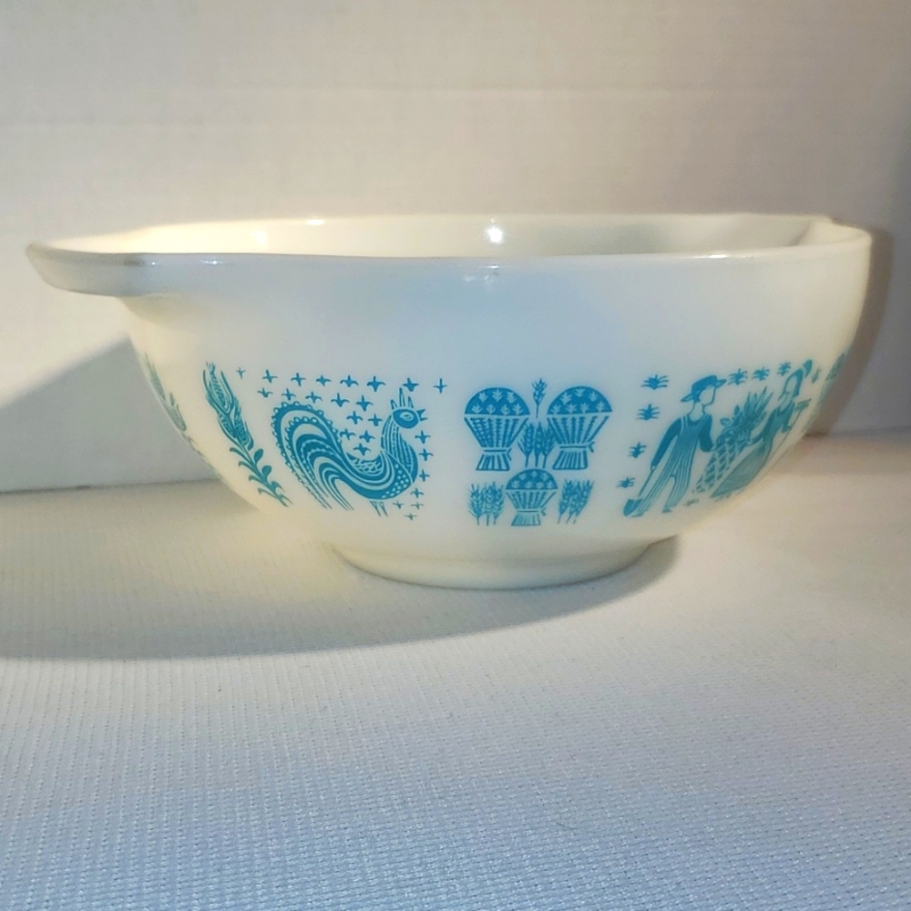 Vintage Pyrex 443 White Aqua Amish Butterprint Cinderella 2.5 Qt Mixing Bowl